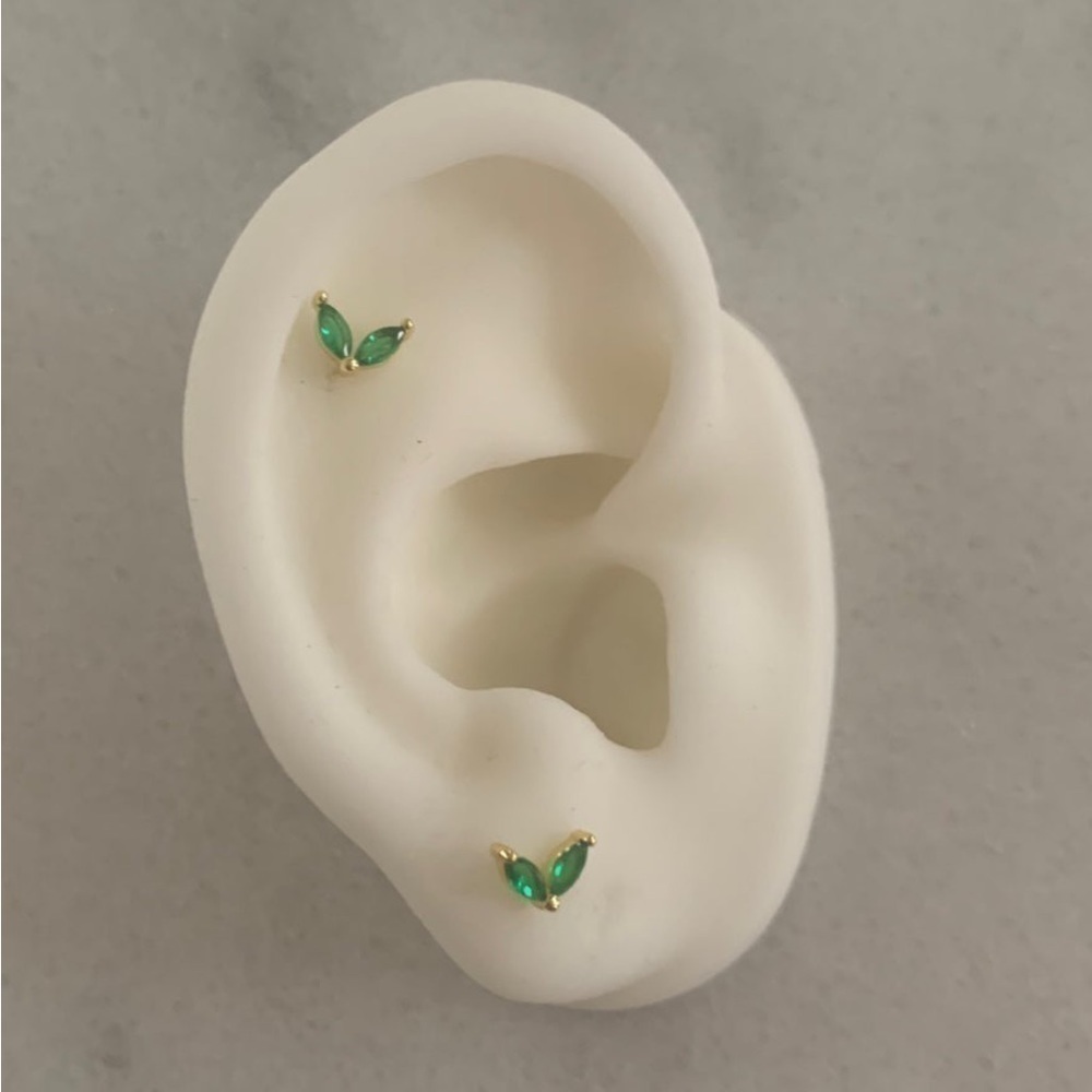 18K Gold Green Crystal Leaf Stud Earrings - Picture 1 of 3